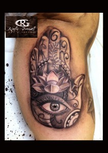 MANO DE FATIMA#TATTOO#TATUAJE#REALISMO#REALISTA#OJOS#FLOR#LOTTO#MANDALA#BLANCO Y NEGRO