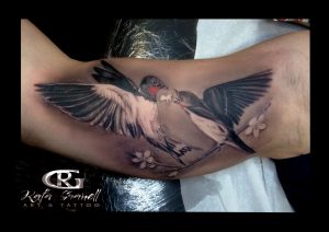 tatuajes#femeninos#golondrinas#realistas#flores#cerezo#almendro#brazo#realismo#valencia#rafa#granell#tattoo#rgtattoo#