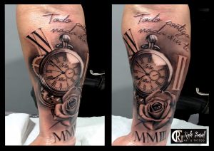 relojes#tattoo#tatuajes#pocket#clock#tattoos#rosas#rgtattoostudio#rafagranelltattoo#tatuadores#valencianos#españoles#mejores#realismo#realistas#tatuajes#blancoynegro#numeros#romanos#brazos#antebrazos#ideas#inkmaster#ink#inked
